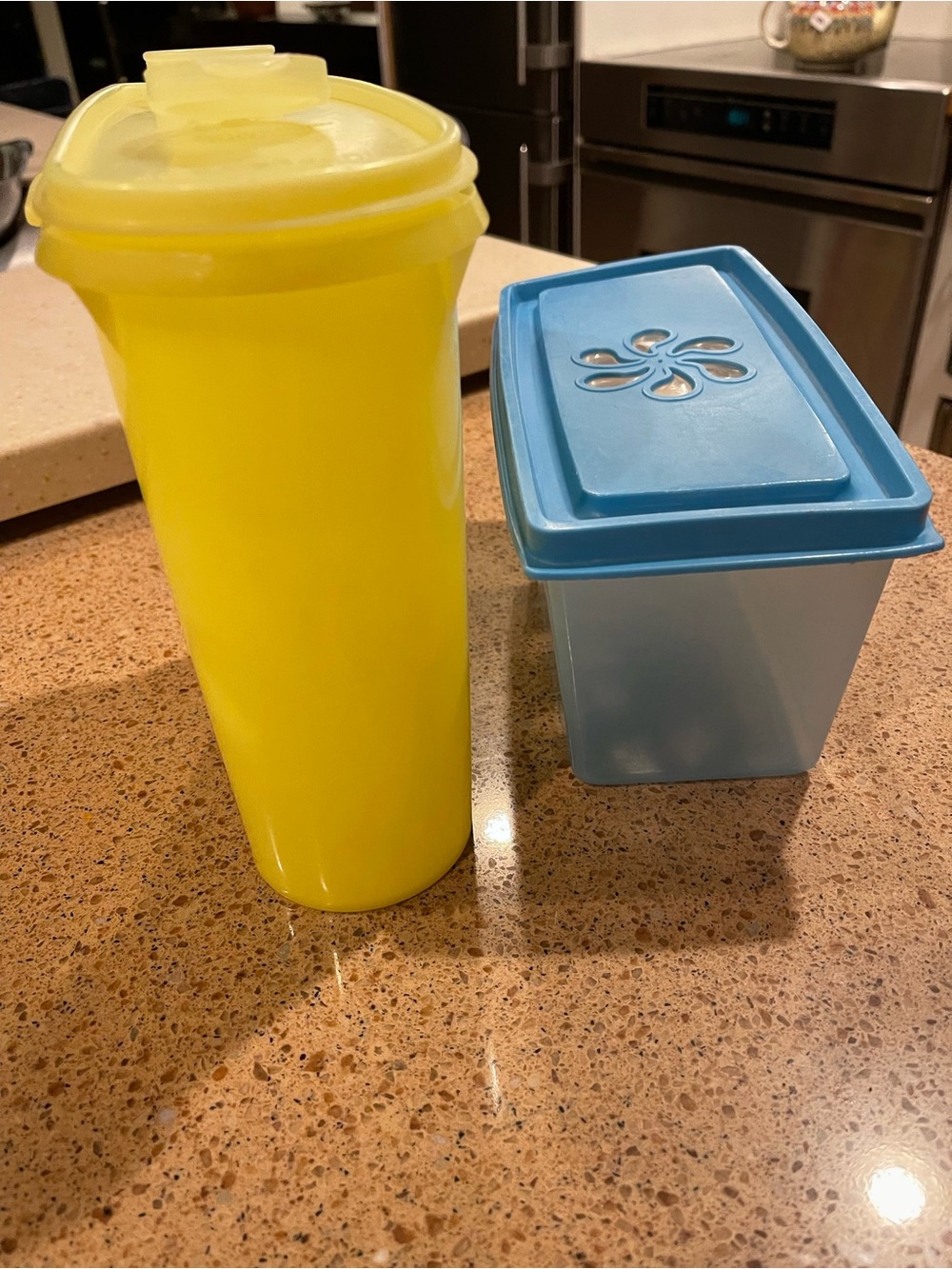 4 Tupperware Containers - Picture 3 of 5